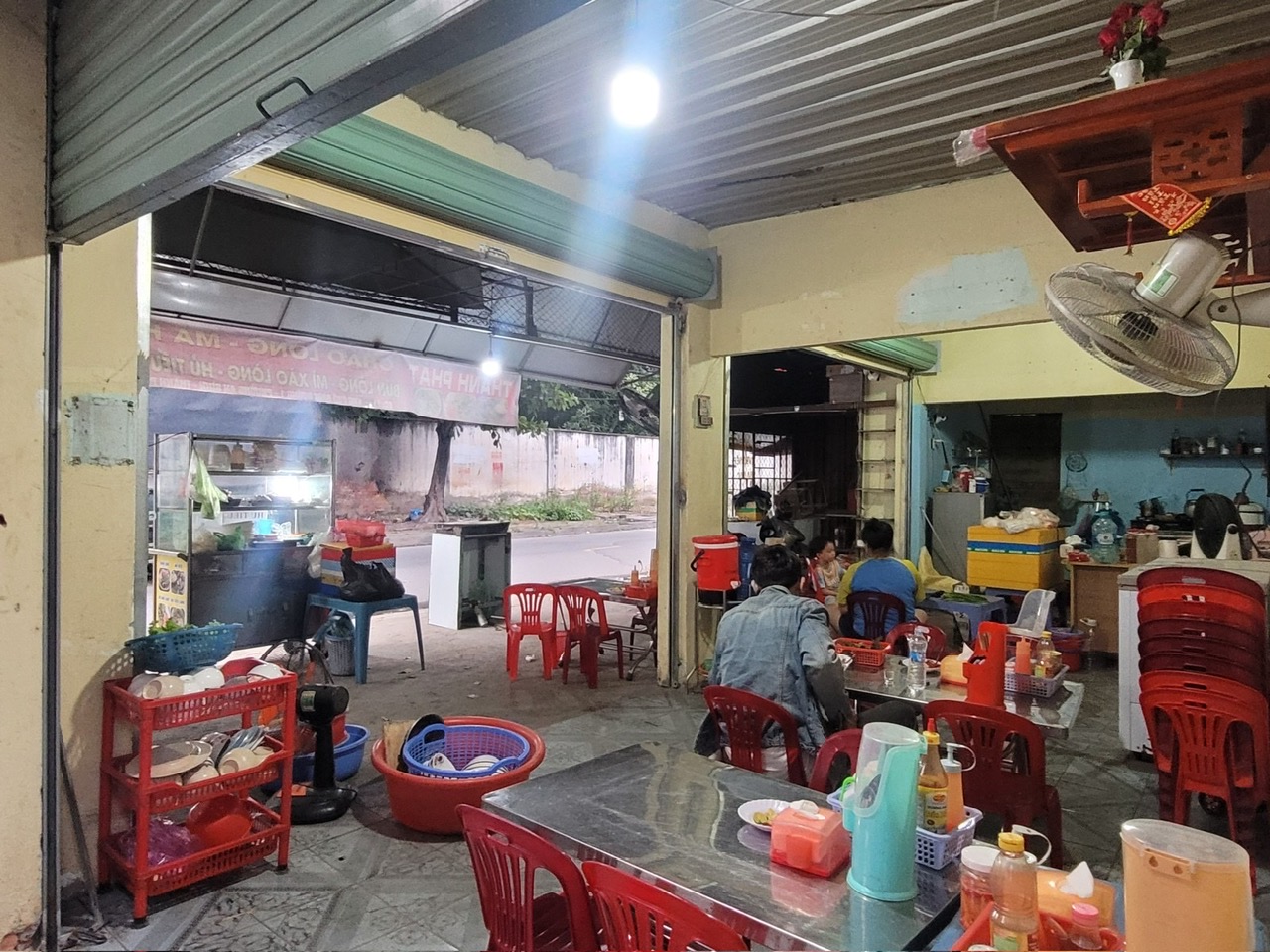 NGỘP BANK Giảm 4Tỷ Bán nhà KINH DOANH, LÔ GÓC, ngang gần 12M. - Ảnh chính