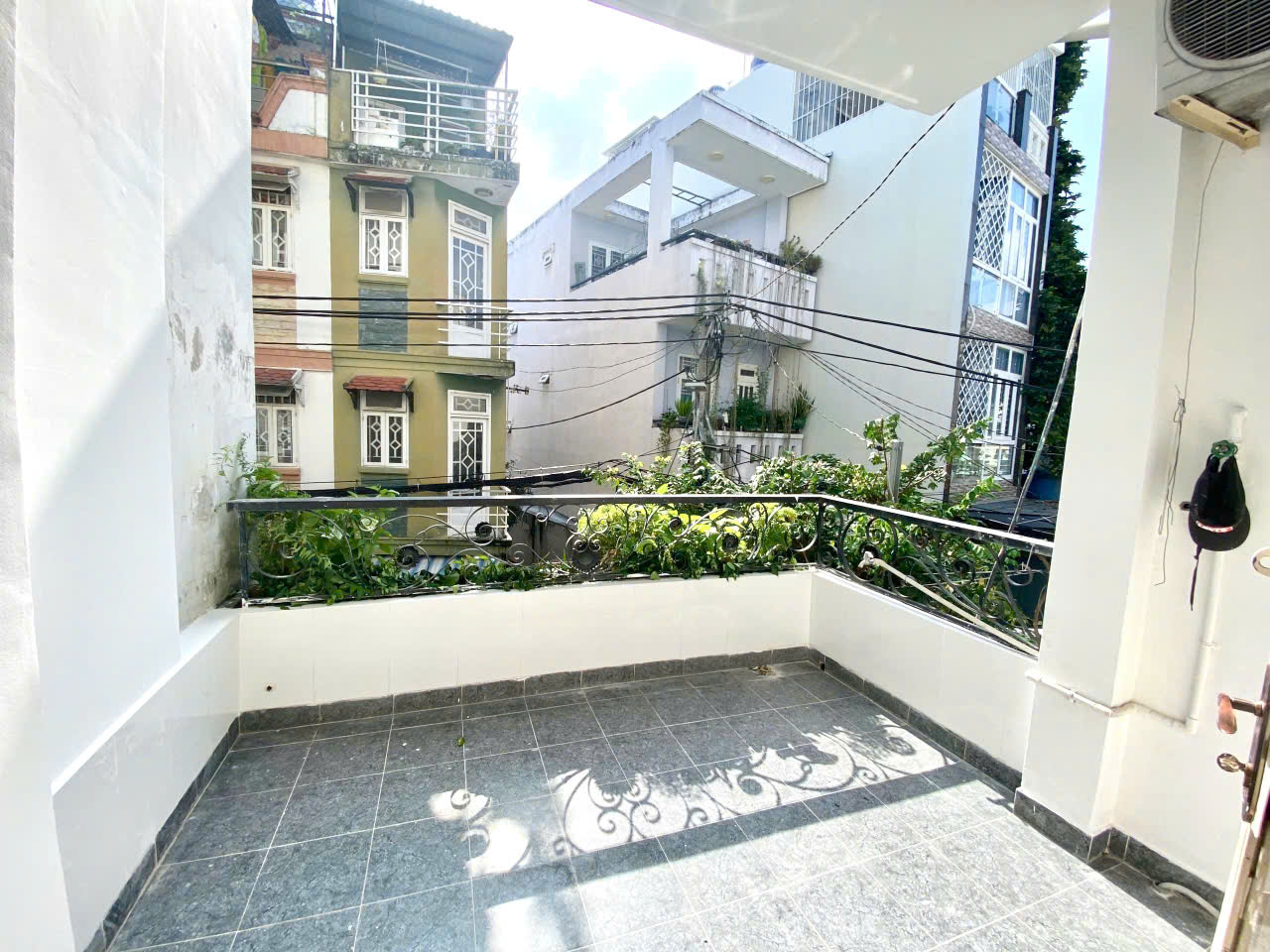 22 Triệu: nguyên căn XE HƠI TRONG NHÀ- Hoàng Hoa Thám- 3 Tầng 4 Phòng- Bếp & 4 Máy Lạnh. 0933910039 - Ảnh 3