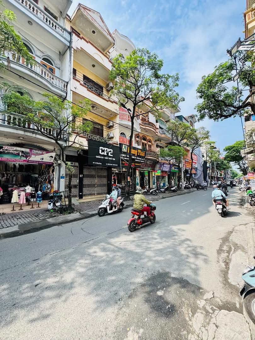 LOA LOA BÁN GẤP NHÀ LÊ HÔNG PHONG HÀ ĐÔN MẶT PHỐ - KINH DOANH - VỈA HÈ - 2 THOÁNG VĨNH VIỄN - TRUNG - Ảnh 1