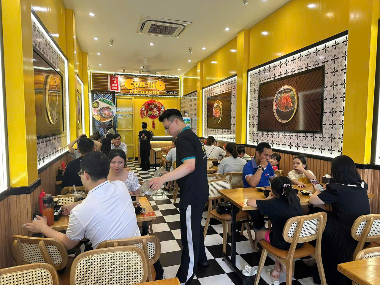 Sang nhượng cửa hàng Cơm Thố Bách Khoa Số 19 Phan Bội Châu, Hồng Bàng,Hải Phòng (cánh gà nhà hát - Ảnh 1
