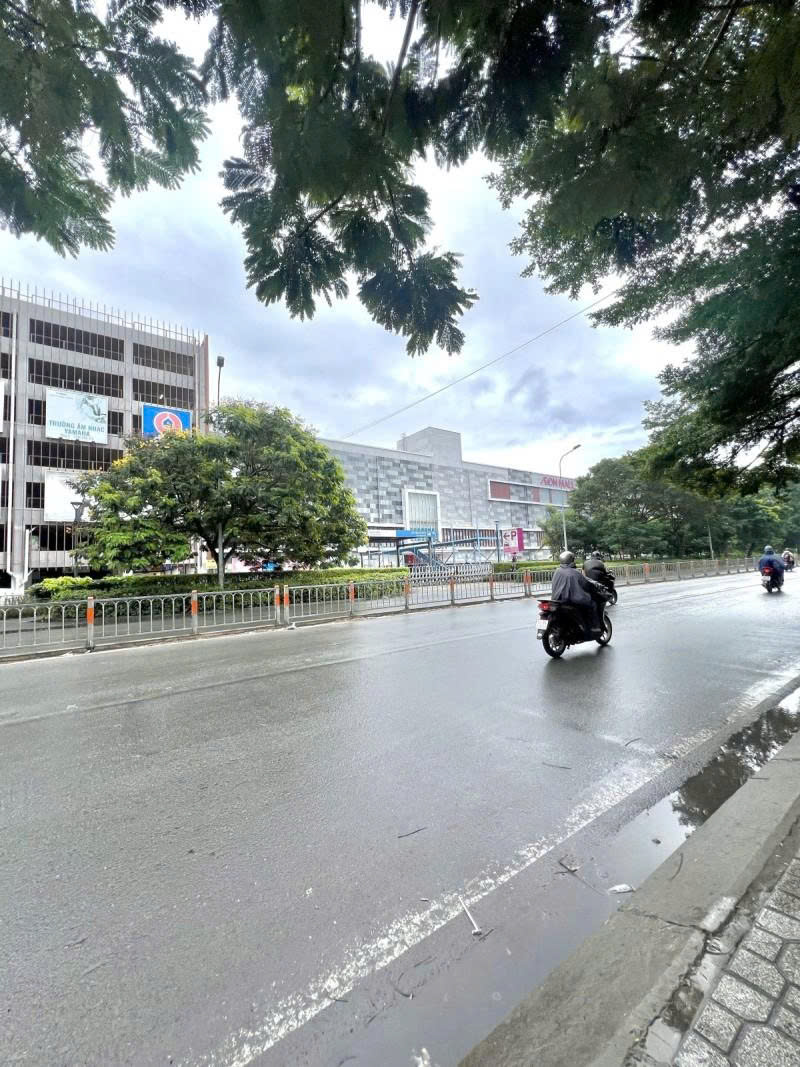 Bán nhà Mặt tiền Bờ Bao Tân Thắng, ngay Aeon Tân Phú, 4x30m, 2 Tầng cũ, 25,9 tỷ - Ảnh chính