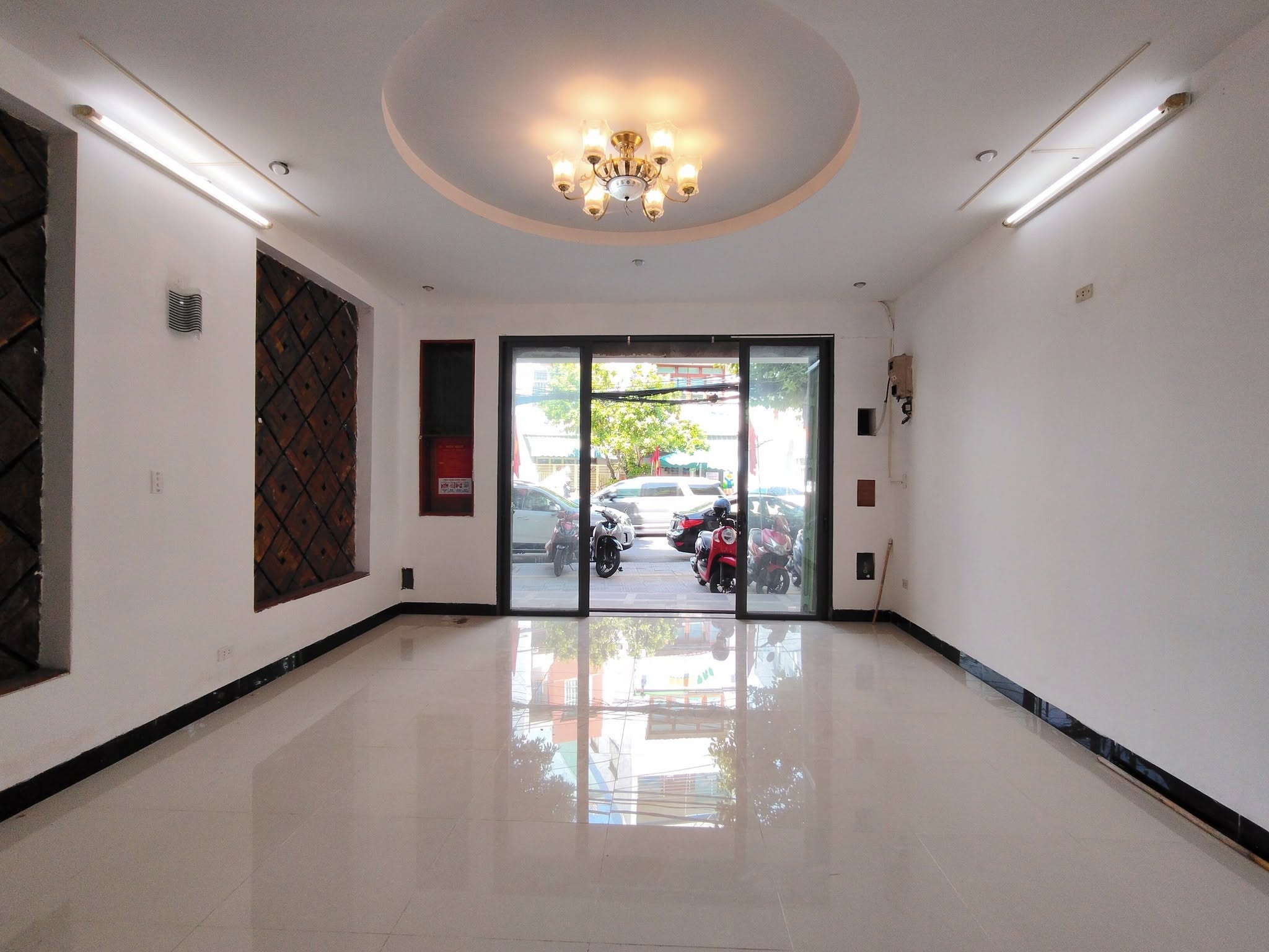 # Mặt Tiền Nguyễn Tri Phương, đường 10.5m, 82m2, ngang 5.2m, 3 tầng đúc, 12.3 tỷ - Ảnh chính