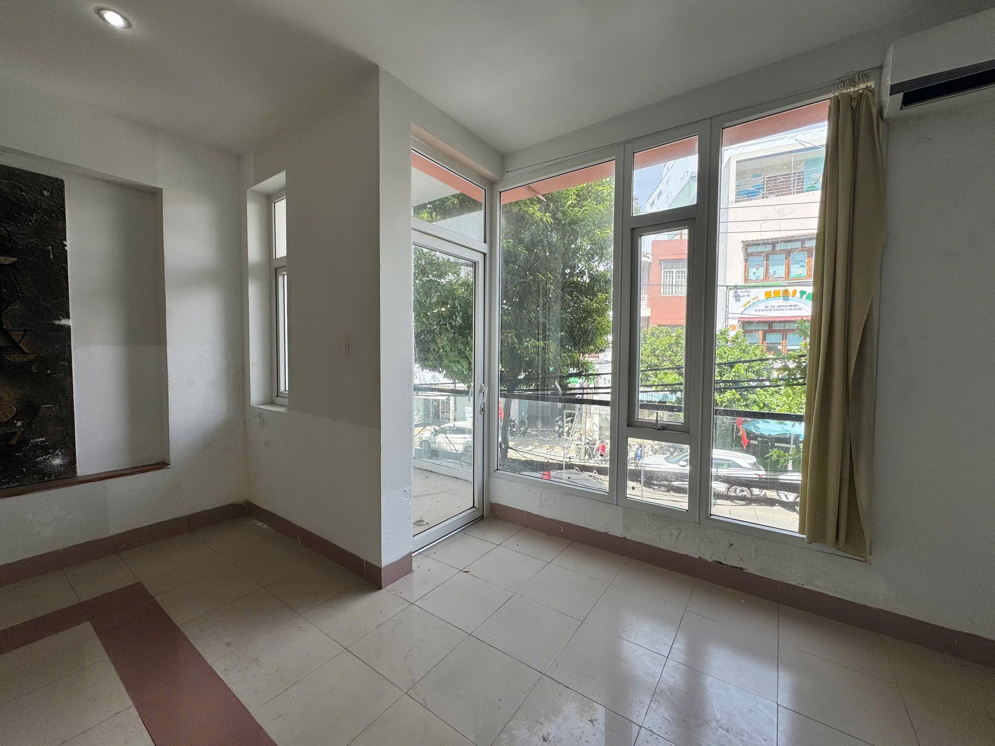 # Mặt Tiền Nguyễn Tri Phương, đường 10.5m, 82m2, ngang 5.2m, 3 tầng đúc, 12.3 tỷ - Ảnh 3
