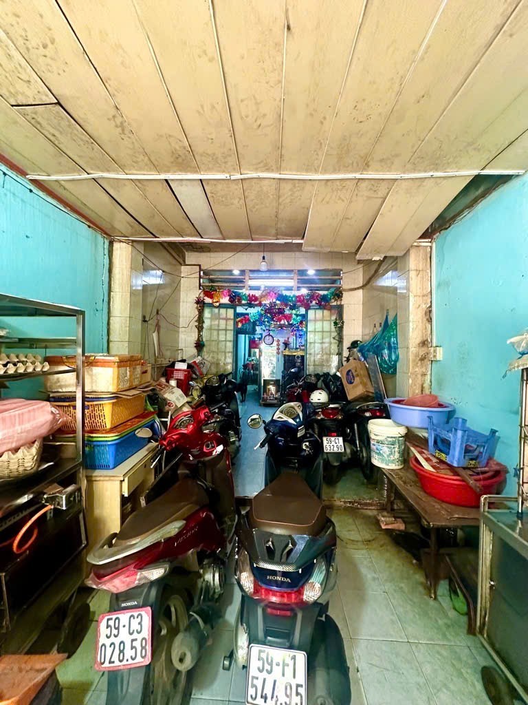 Bán nhà Mặt tiền Xóm Chiếu - giao Nguyễn Tất Thành, Q4, 10x45m, 2 Tầng cũ, 75,5 tỷ. - Ảnh 1