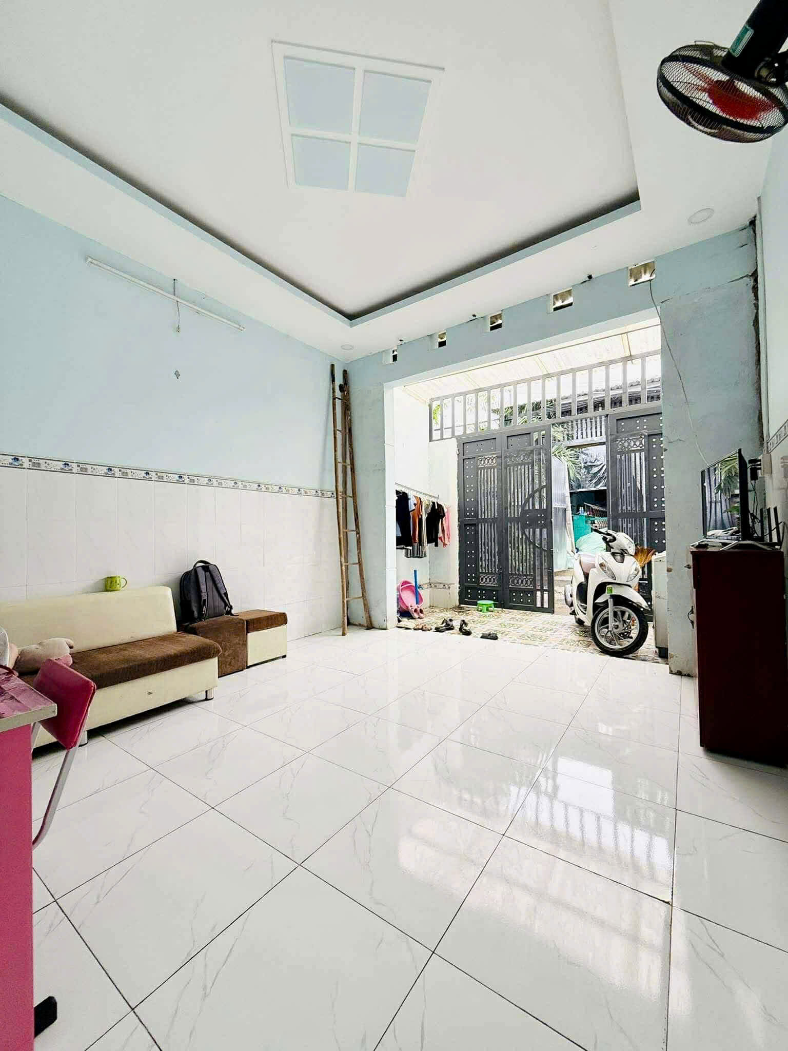 BÁN NHÀ CHDV 5 TẦNG 9PN SHR MẶT TIỀN THẠNH LỘC  Q12 SÁT GÒ VẤP - Ảnh 2