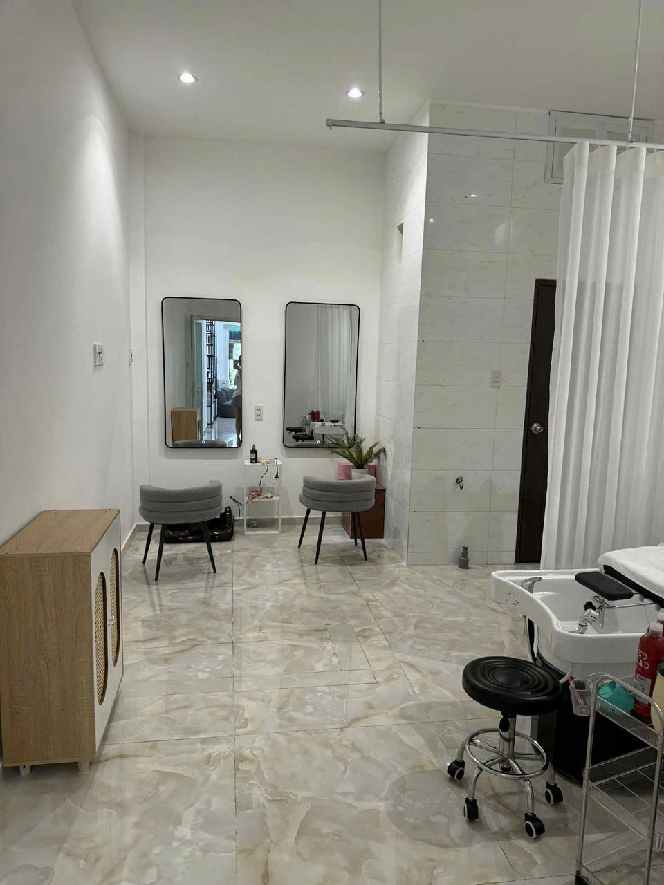 SANG NHƯỢNG MẶT BẰNG SPA FULL NỘI THẤT – GIÁ CHỈ 150 TRIỆU - Ảnh 1