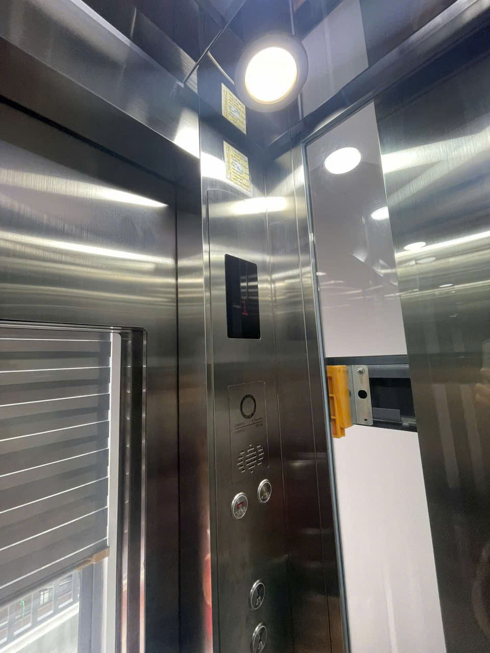 SÁT MẶT TIỀN TRUNG TÂM Q7 <br>1 PHÚT TỚI Q4 - 2 PHÚT TỚI Q1,Q2<br>XE CỨU THƯƠNG CỨU HỎA ĐẬU NGAY NHÀ - Ảnh 2