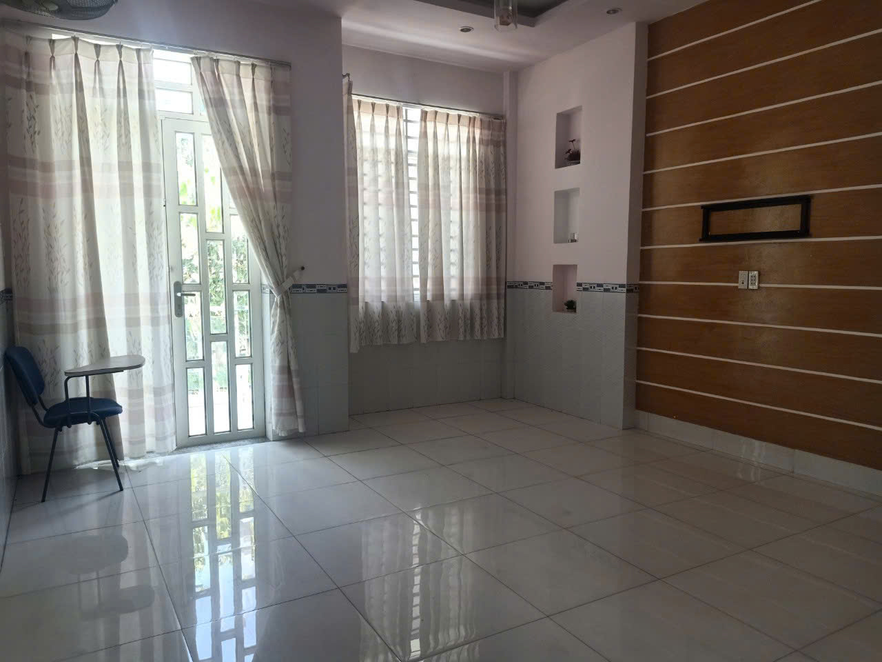 2 - Chủ gởi: Cho thuê nhà trệt lầu 9 triệu mới đẹp Hưng Phú - Ảnh 3