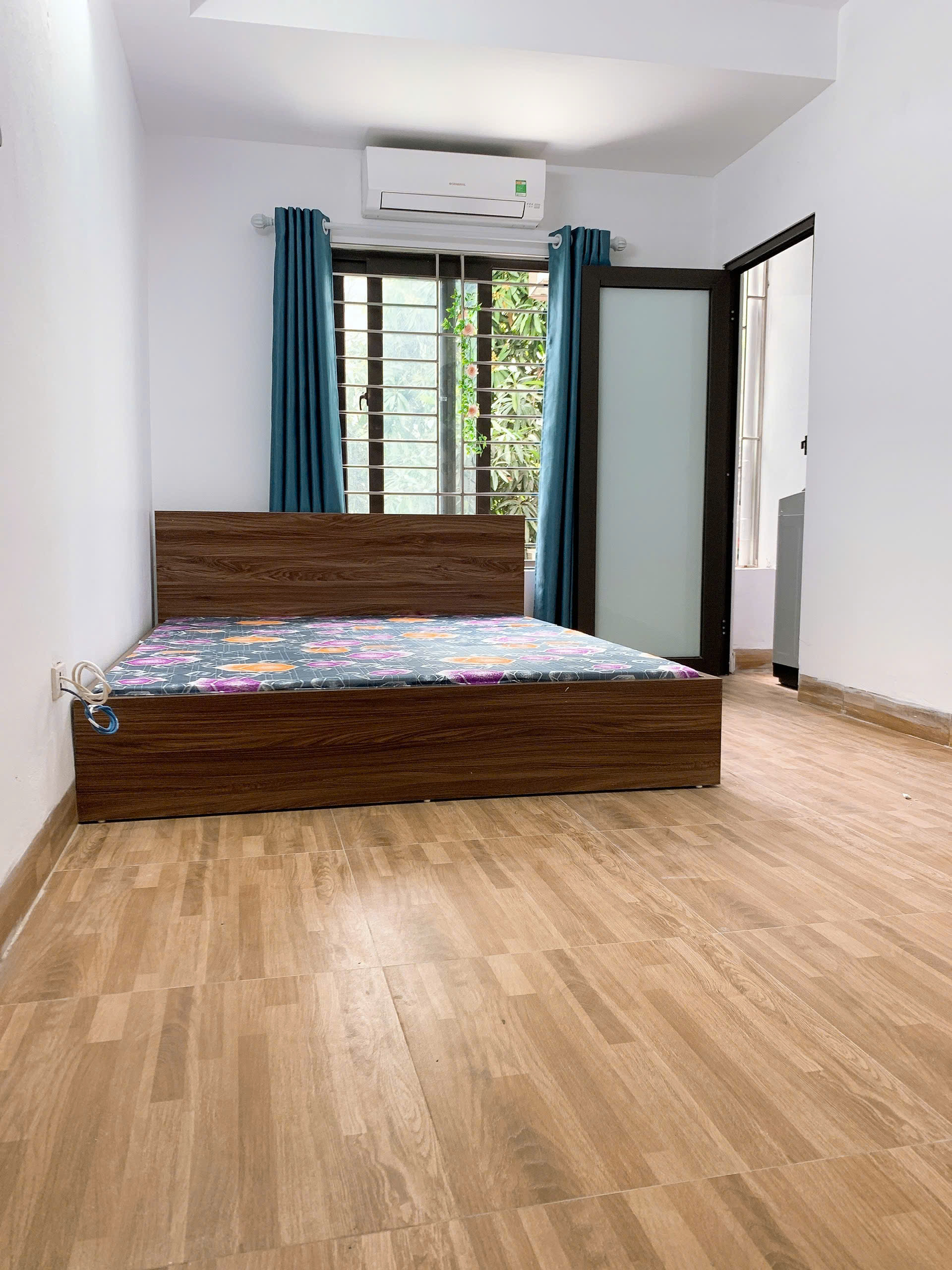 Cho thuê CCMN ngõ 189 Nguyễn Ngọc Vũ, 2 ngủ, 1 khách, 1 vệ sinh, thang máy, 9 Triệu - Ảnh 1