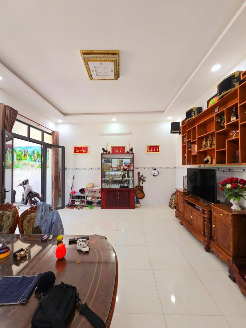 Bán nhà mặt phố Q.9, Long Phước, đường Số 10. DT 232m2, 3.35  tỷ, sổ đỏ, LH: 0933125879 - Ảnh 2