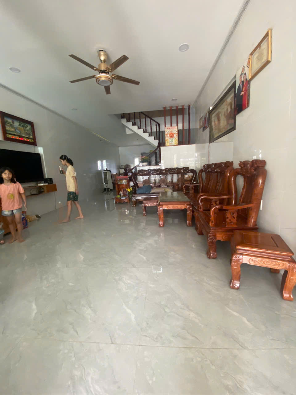Bán nhà 3 Tầng Dĩ An,đường nhựa 10m thông,gần KDL Thủy Châu - Ảnh 2