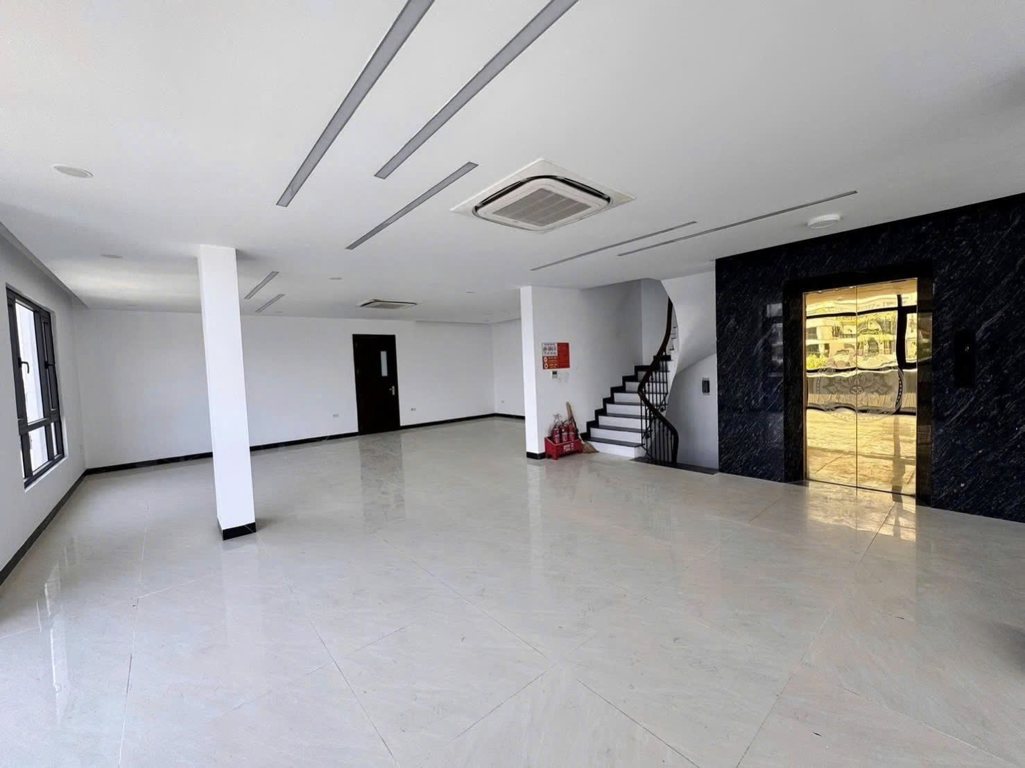 BÁN TOÀ NHÀ TỔNG CỤC 5, YÊN XÁ - LÔ GÓC 212M² x 7T THANG MÁY - DÒNG TIỀN 200TR/TH - 83 TỶ - Ảnh 4