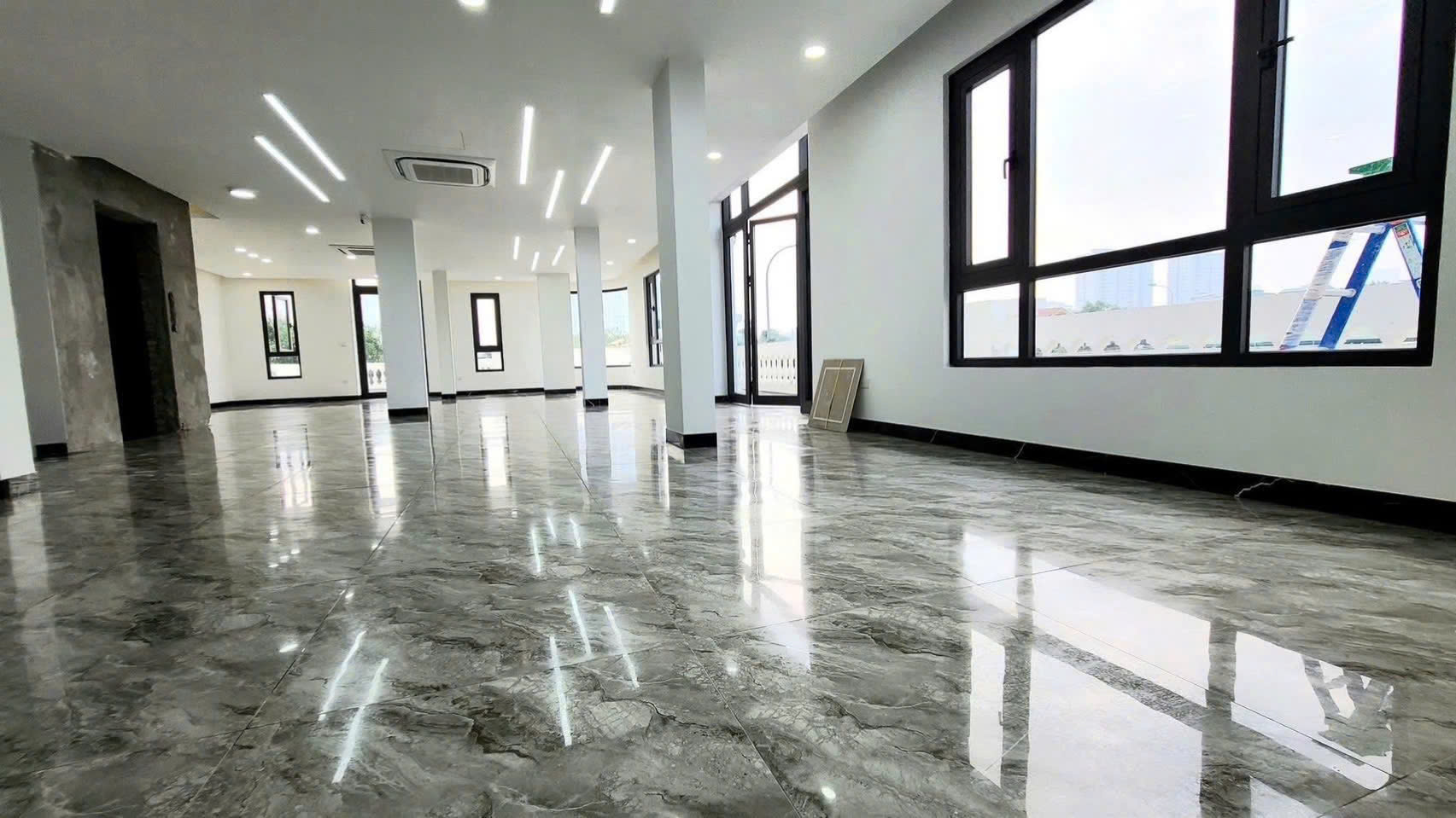BÁN TOÀ NHÀ TỔNG CỤC 5, YÊN XÁ - LÔ GÓC 212M² x 7T THANG MÁY - DÒNG TIỀN 200TR/TH - 83 TỶ - Ảnh 3