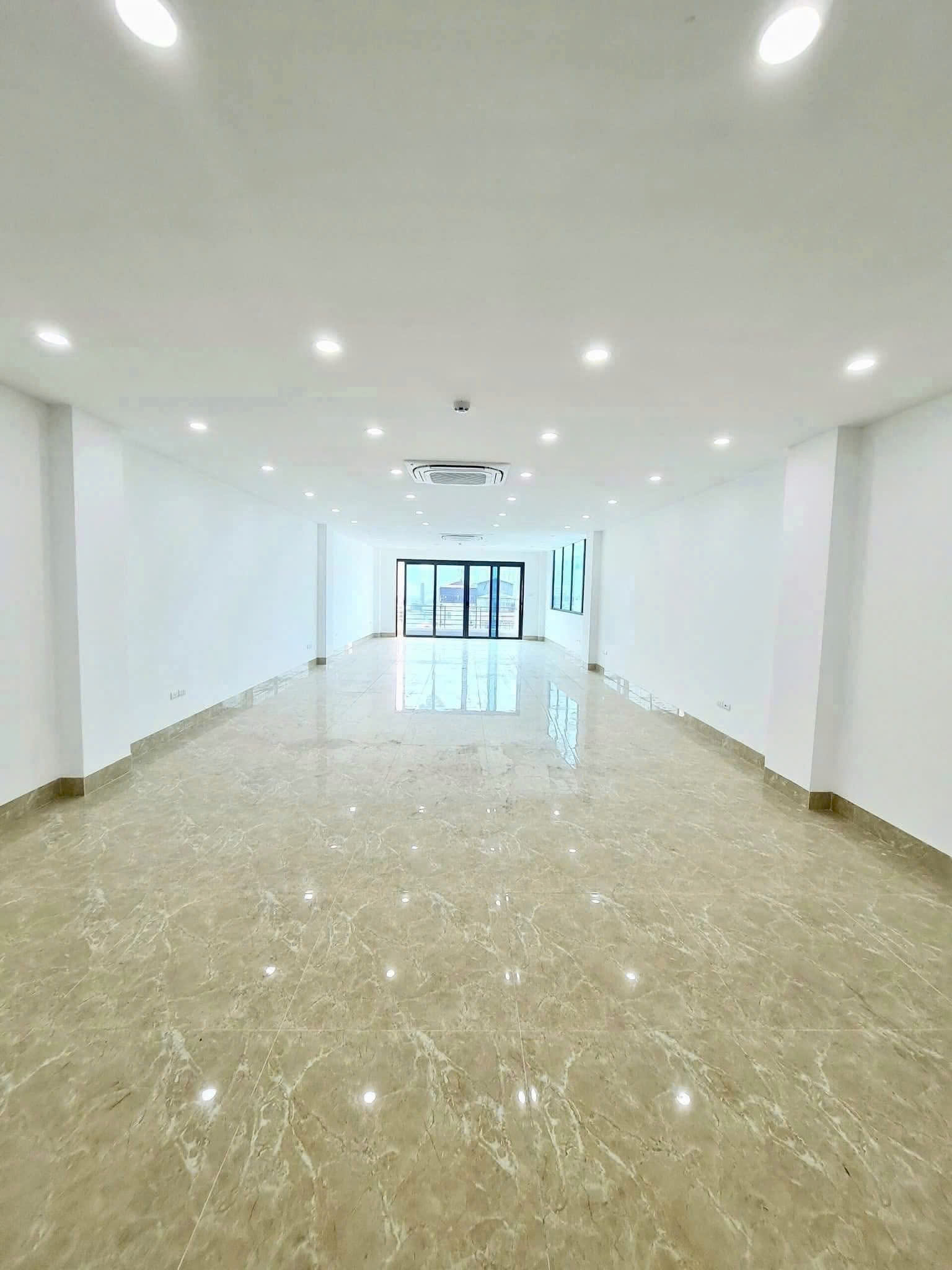 BÁN NHÀ MẶT PHỐ VĂN CAO, BA ĐÌNH - 100M x 6T - VỈA HÈ Ô TÔ TRÁNH - KINH DOANH - GIÁ 65 TỶ - Ảnh 2
