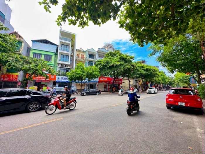 bán nhà mặt phố Ngọc Lâm, 275m, mặt tiền 7m, gần CA phường, cách cầu Chương Dương 300m - Ảnh 2