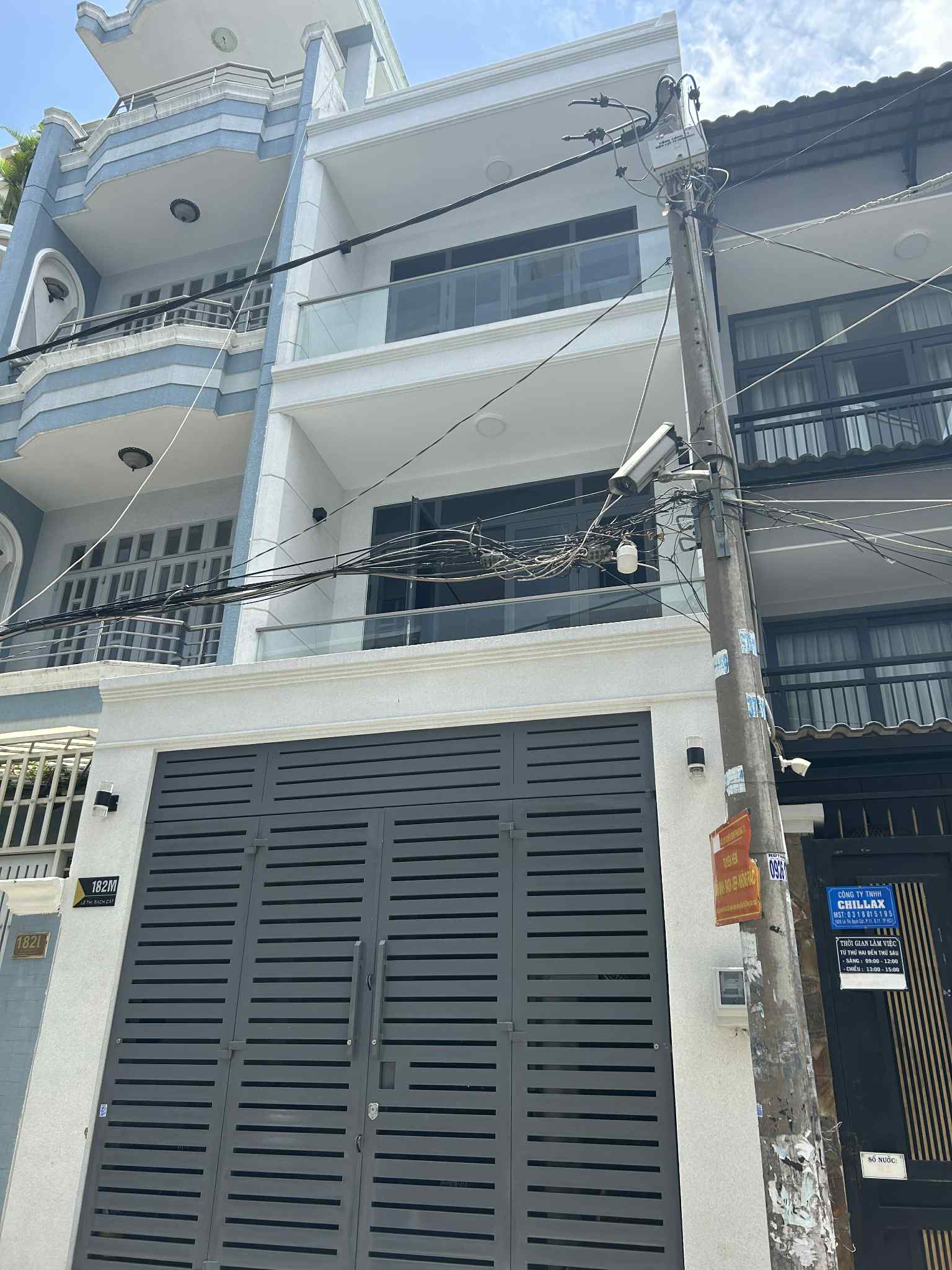Chính Chủ Bán HXH 182M Lê Thị Bạch Cát, P.11, Q.11. DT: (4.15 x 20m), Giá 11,5 Tỷ. Liên Hệ: - Ảnh chính