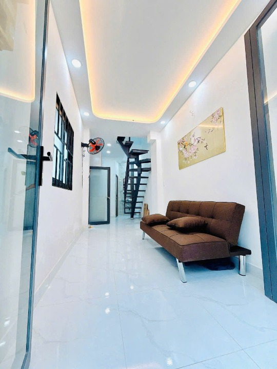 Nhà đẹp mới xây Nguyễn Thị Tần P2 Q8. Giá chỉ 2,9 tỷ TL - Ảnh 1