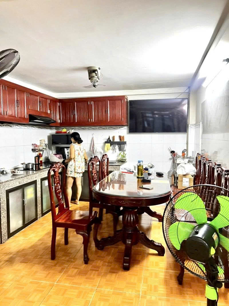 Bán nhà hẻm 198, Phước Long A, Q.9. 46m2, 5 tầng, 3PN, SH. Giá 4.5 tỷ. LH: 0933125879 - Ảnh 2