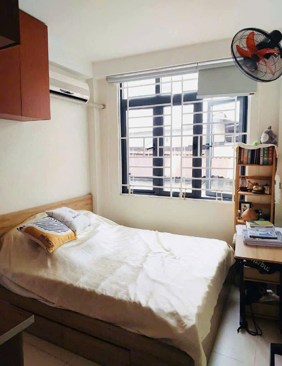 HẺM XE HƠI - GIÁP QUẬN 1 - LÊ VĂN DUYỆT - BÌNH THẠNH - 3 TẦNG HOÀN CÔNG ĐỦ - CHÍNH CHỦ LÂU NĂM - - Ảnh 2