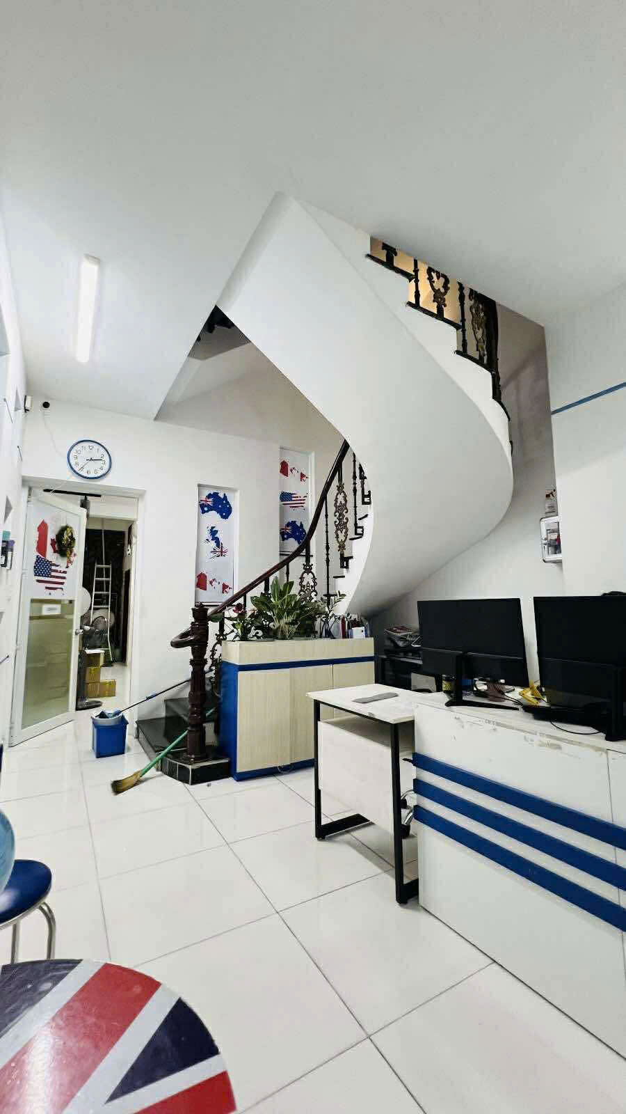 NHÀ HƠN 60M2 - QUẬN 1 - CỐNG QUỲNH - SÁT MẶT TIỀN - 5PN, 5WC CHỈ NHINH 19TY - Ảnh 1