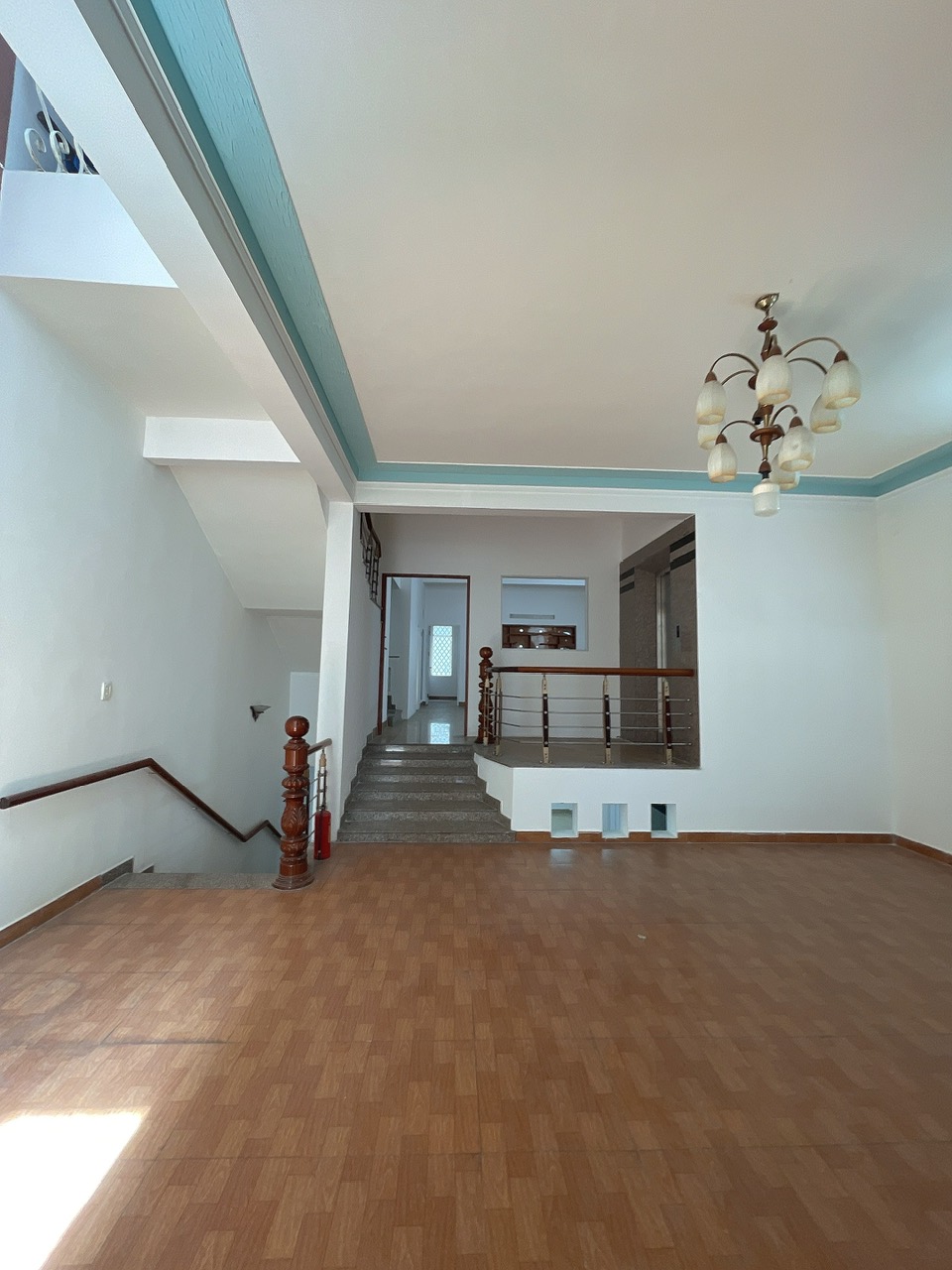 Cho thuê nhà đường 2/9 hải châu đà nẵng có thang máy ngang 7 dt 175m2 giá tốt - Ảnh 1