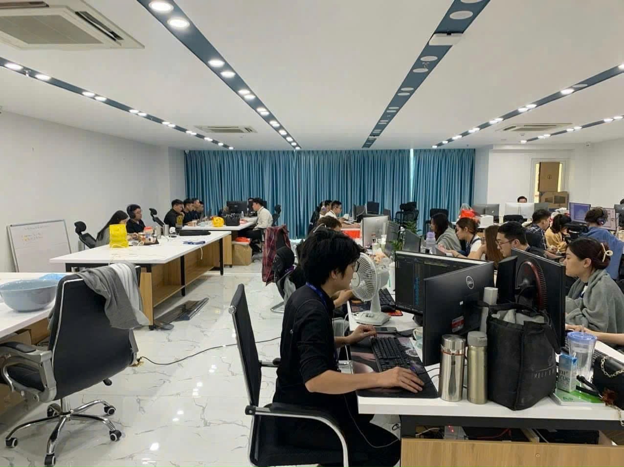 BÁN TOÀ NHÀ MẶT PHỐ PHẠM VĂN ĐỒNG - 200M² x 9T CÓ HẦM - MT 11M - DÒNG TIỀN 350TR/TH - GIÁ 125 TỶ - Ảnh 2