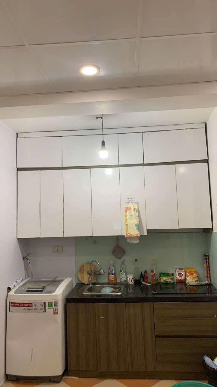 Chính chủ cần cho thuê căn hộ tập thể tầng 2 rất đẹp, ngay đầu đường Hoàng Quốc Việt và Trần Cung - Ảnh 1