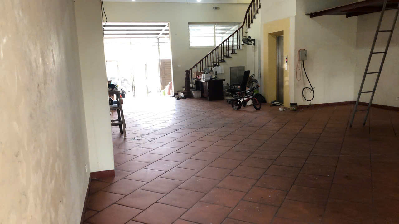 Cho thuê tầng hầm và tầng 1, tòa nhà 5 tầng tại số 15 đường Bát Khối, phố Tư Đình, Long Biên, Hà Nội - Ảnh 1