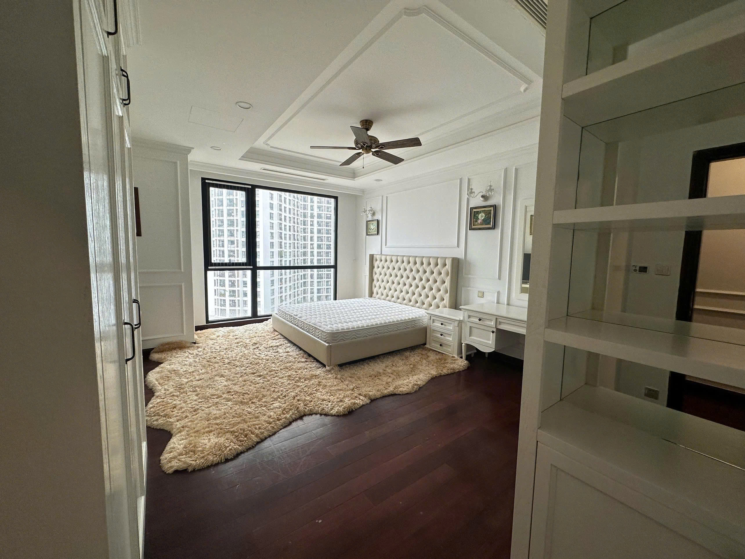 Cho thuê căn 221m2 ại ROYAL CITY , giá  50 triệu / tháng , LH  584146888 khi cần thuê chung cư - Ảnh 2