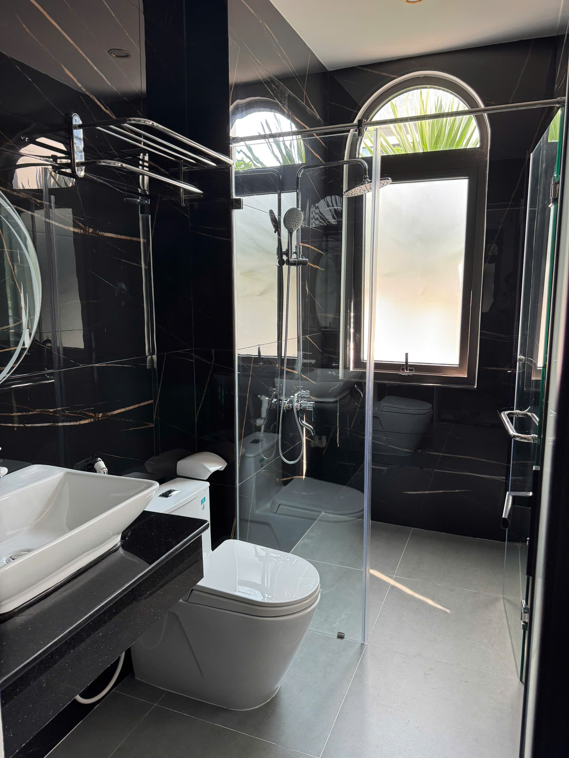 + Bán tòa căn hộ 5 tầng, sau mặt tiền đường phan Tứ, trục đường ẩm thực và phố tây đi bộ. - Ảnh 1
