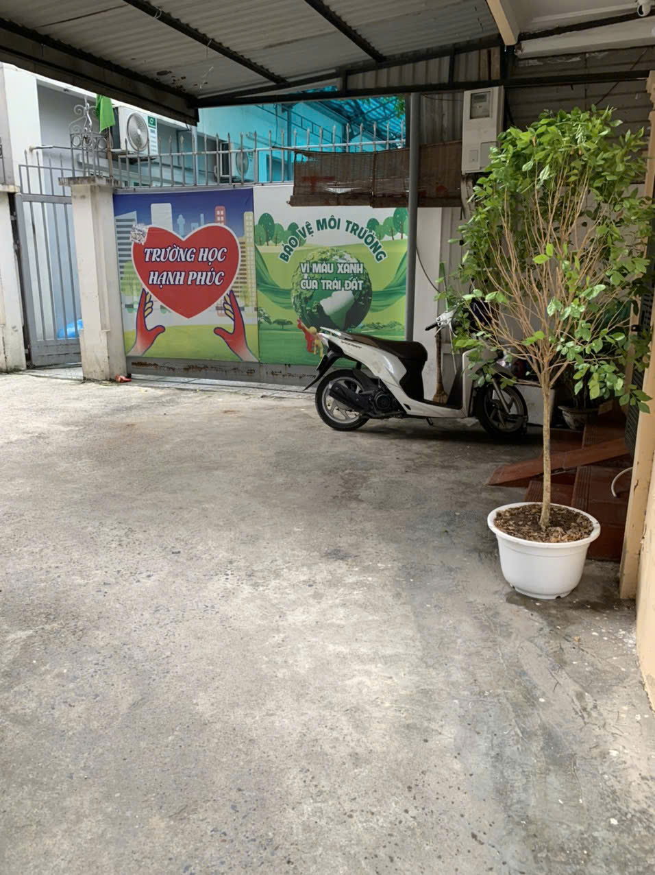 Cho thuê lâu dài nhà 3,5 tầng, ngõ 128C Đại La gần trường tiểu học Đồng Tâm, ô tô đỗ cửa - Ảnh chính