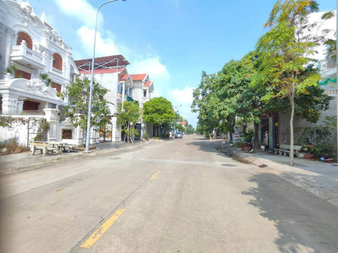 BÁN KHÁCH SẠN GIÁ RẺ 250M2 (10X25) 5 TẦNG TRUNG TÂM HÀNH CHÍNH DĨ AN - TP HỒ CHÍ MINH - Ảnh 2