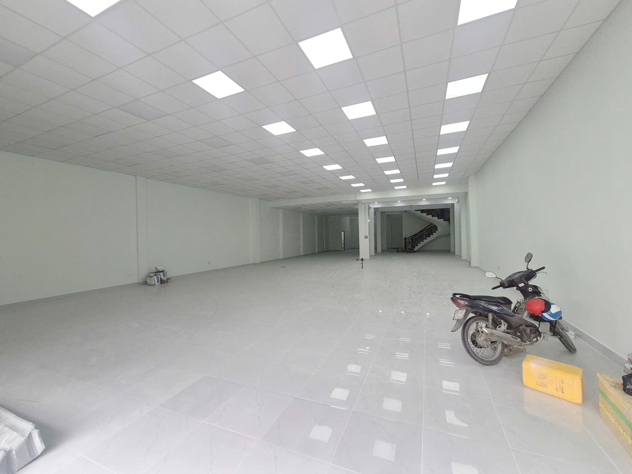 CHO THUÊ NHÀ (12m x 35m) MẶT TIỀN QL50 – VỊ TRÍ VÀNG NGAY TRUNG TÂM Q.8 - Ảnh 1