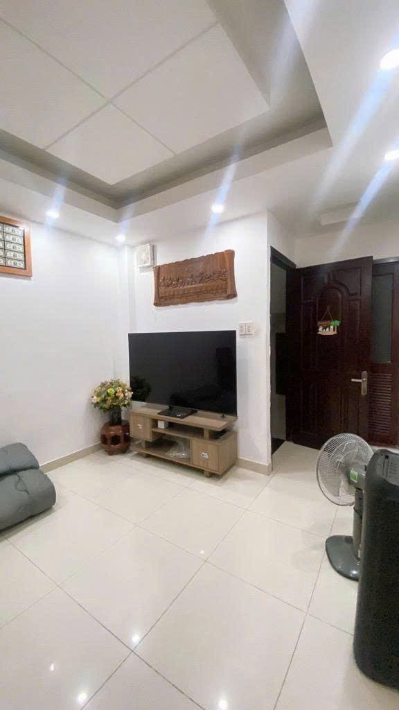 Mặt tiền  Nguyễn Cảnh Chân giao Nguyễn Trãi  P. Nguyễn Cư Trinh Q1 <br>HƠN 300 TRIỆU M - Ảnh 4