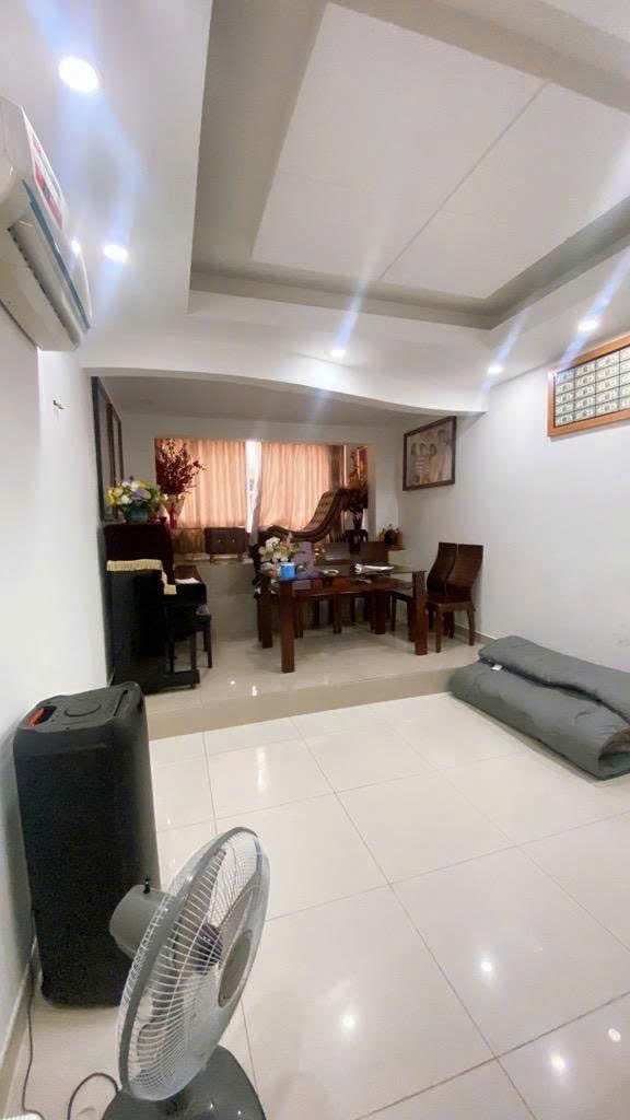 Mặt tiền  Nguyễn Cảnh Chân giao Nguyễn Trãi  P. Nguyễn Cư Trinh Q1 <br>HƠN 300 TRIỆU M - Ảnh 2