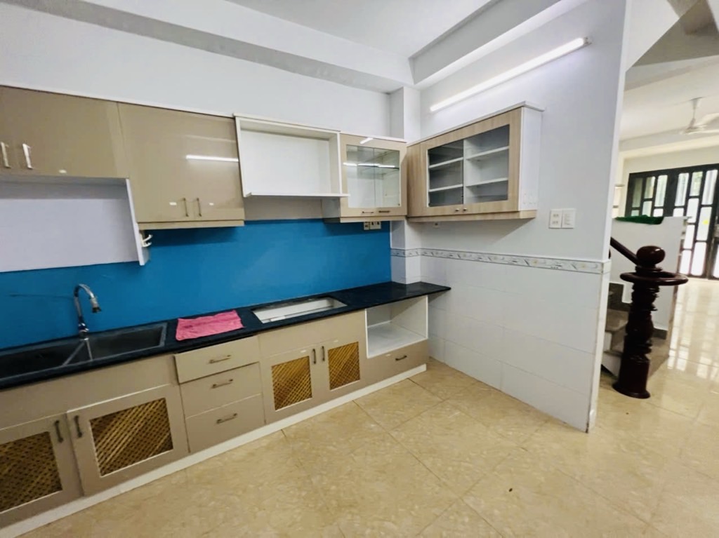 NHÀ HOT CỠ PHIM MƯA ĐỎ - ngay phố ẩm thực Bàn Cờ, 40m2, 3 tầng 4 phòng ngủ -6 tỷ (phẩy nhẹ) - Ảnh 4