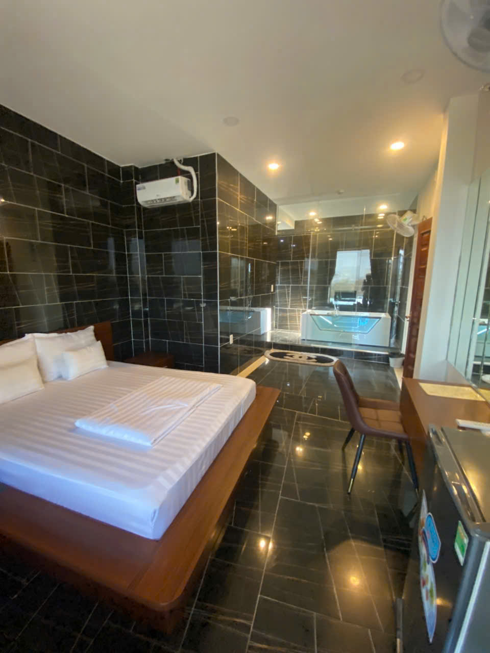 BÁN KHÁCH SẠN GIÁ RẺ DÒNG TIỀN CAO 300TR/TH. THỦ ĐỨC. TP HỒ CHÍ MINH - Ảnh 2