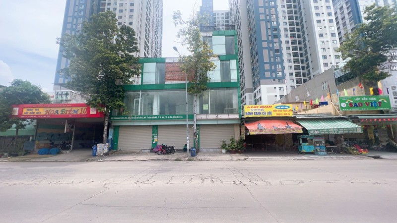 Cho thuê nhà 4 Tầng ngay Vincom 550 NGANG 15M,có Thang Máy,PCCC đầy đủ - Ảnh 2