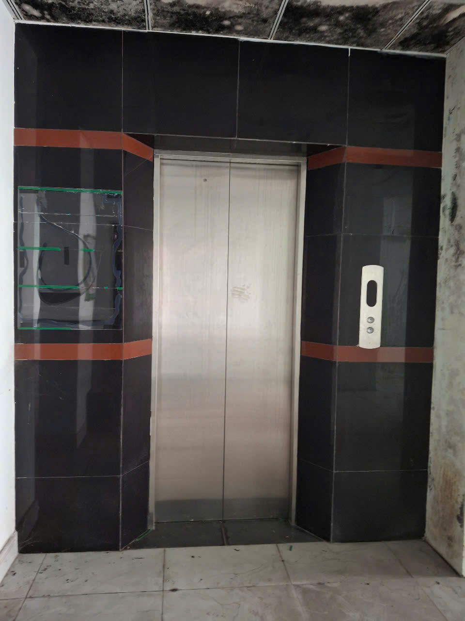 Cho thuê nhà 4 Tầng ngay Vincom 550 NGANG 15M,có Thang Máy,PCCC đầy đủ - Ảnh 4