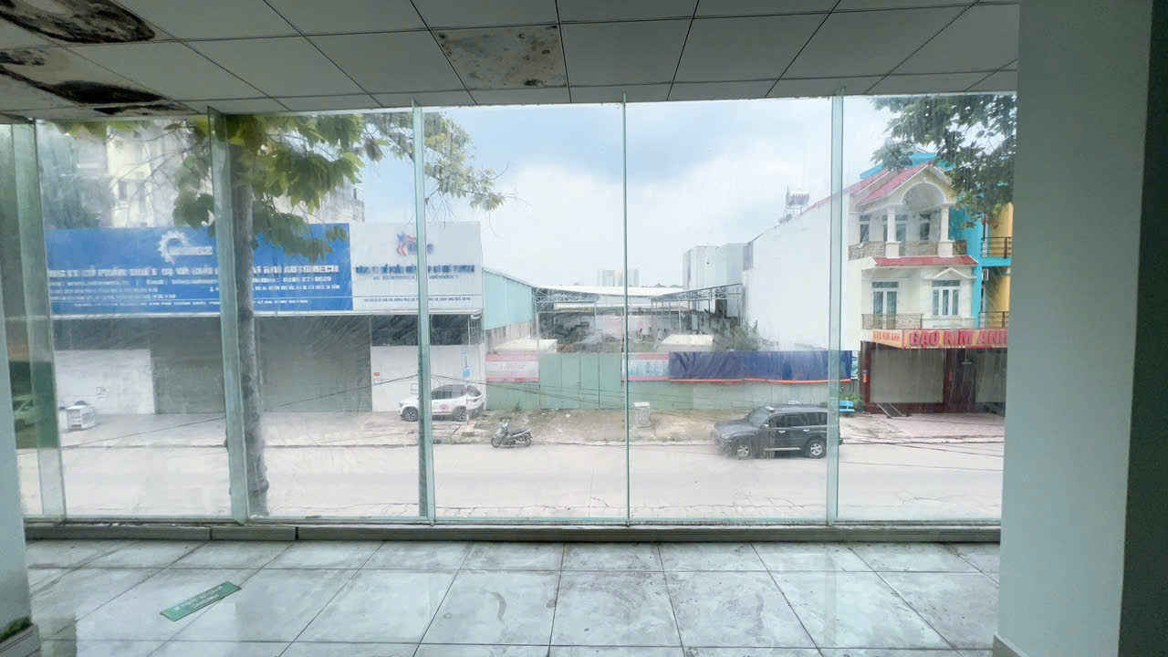 Cho thuê nhà 4 Tầng ngay Vincom 550 NGANG 15M,có Thang Máy,PCCC đầy đủ - Ảnh 3
