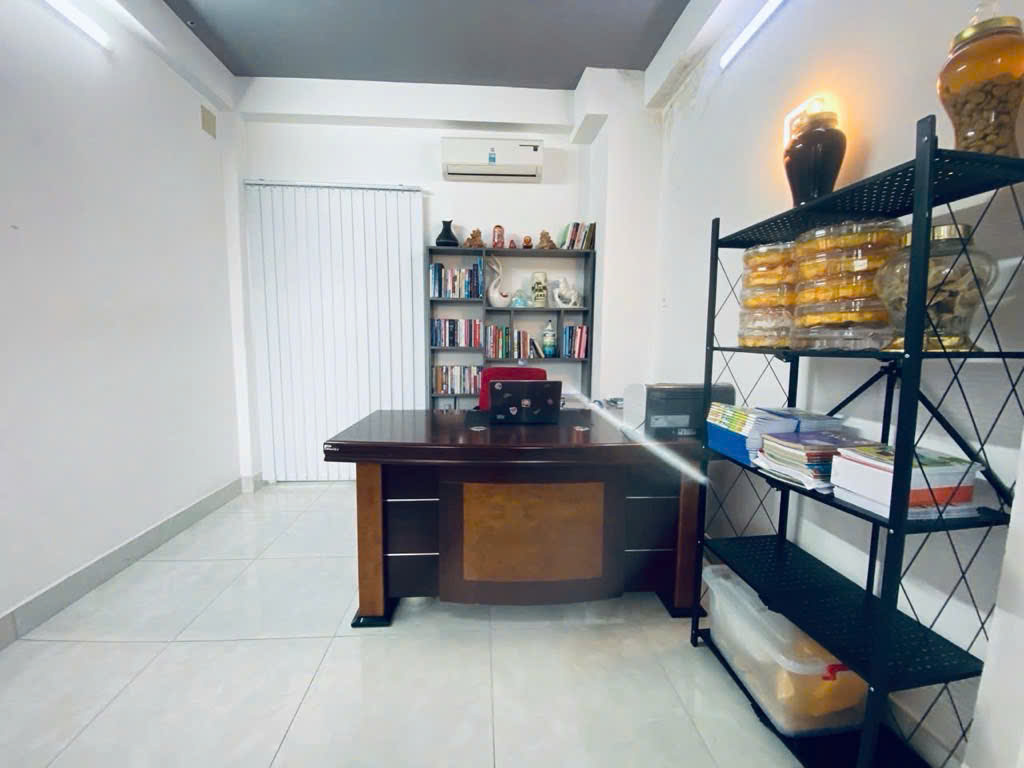CHỦ THIÊN CHÍ BÁN NHÀ CÁCH MẶT TIỀN TÔN THẤT THUYẾT CHỈ VÀI BƯƠC CHÂN-THÔNG RA KHÁNH HỘI, BẾN VÂN - Ảnh chính