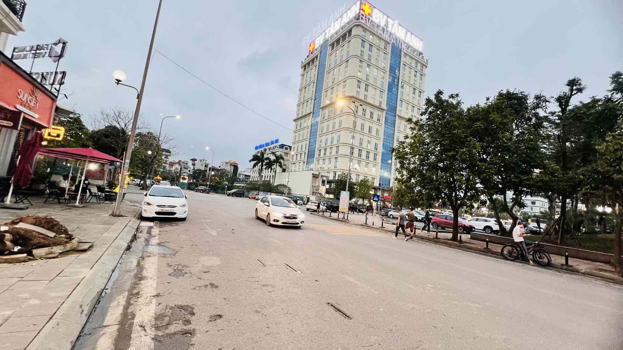 bán nhà Hoàng Như Tiếp- bệnh viện Tâm Anh, diện tích 140m, ôtô tránh, cách bệnh viện Tâm Anh 50m - Ảnh chính