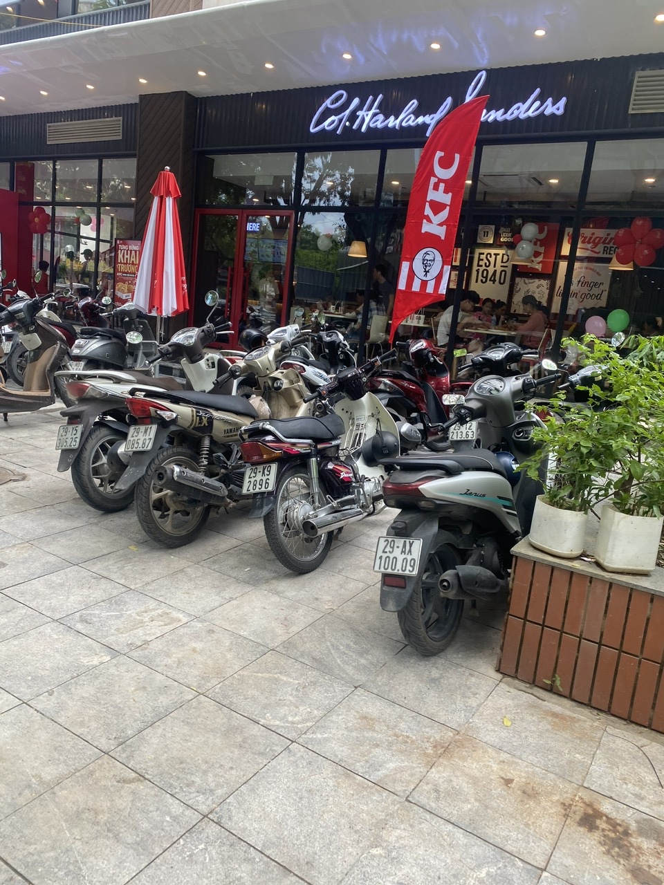 Cho thuê tòa nhà Mặt phố 6 Tầng Nguyên căn gần 200m/sàn Quận Cầu giấy - Ảnh 2