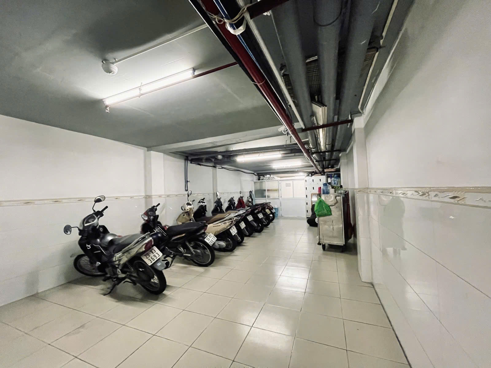 HIẾM - DT 300/THÁNG - NGAY SÂN BAY - KHÁCH SẠN 33 PHÒNG - 900M2 SÀN - SHR - NỞ HẬU - Ảnh 2