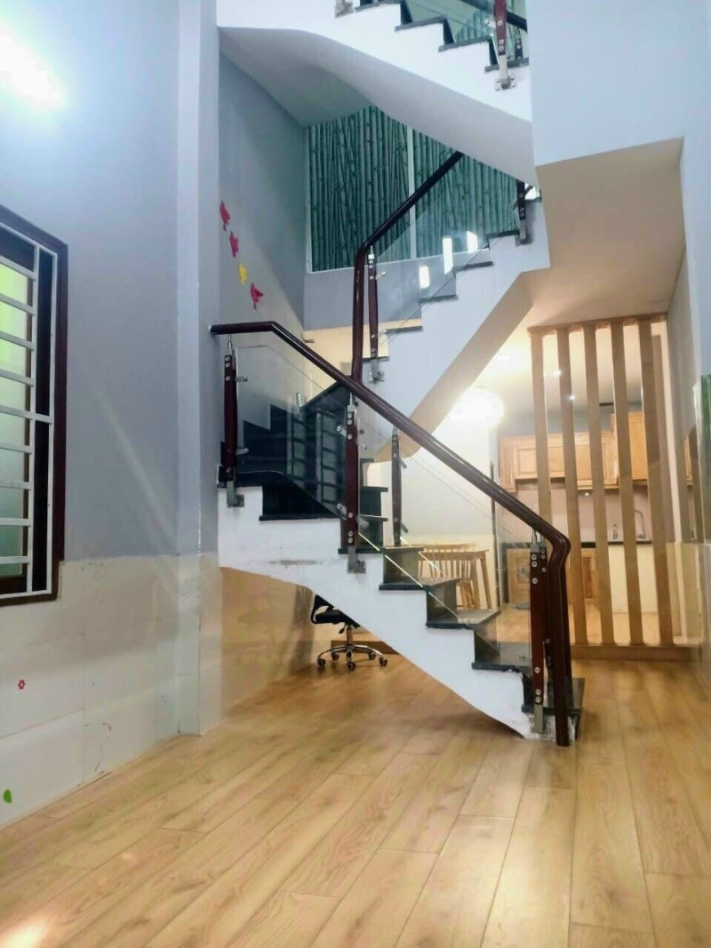 Bán nhà NGON , Phước Long, TP HCM, DT 160m2, 3 tầng, 14 phòng, Sổ Hồng, giá 9.35 tỷ. LH: 0933125879 - Ảnh chính