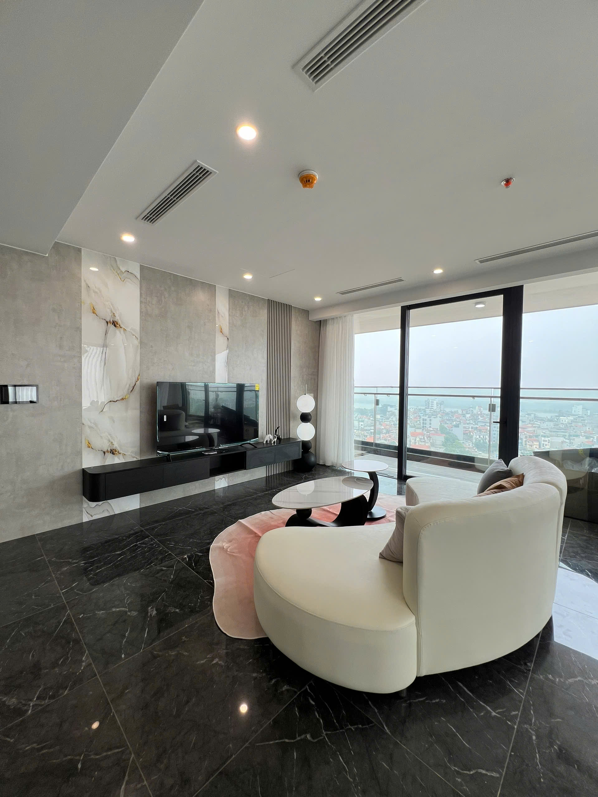 CHO THUÊ CĂN HỘ CAO CẤP 110M2 TẠI SUNSHINE GOLDEN RIVER, QUẬN TÂY HỒ, HÀ NỘI - Ảnh 4
