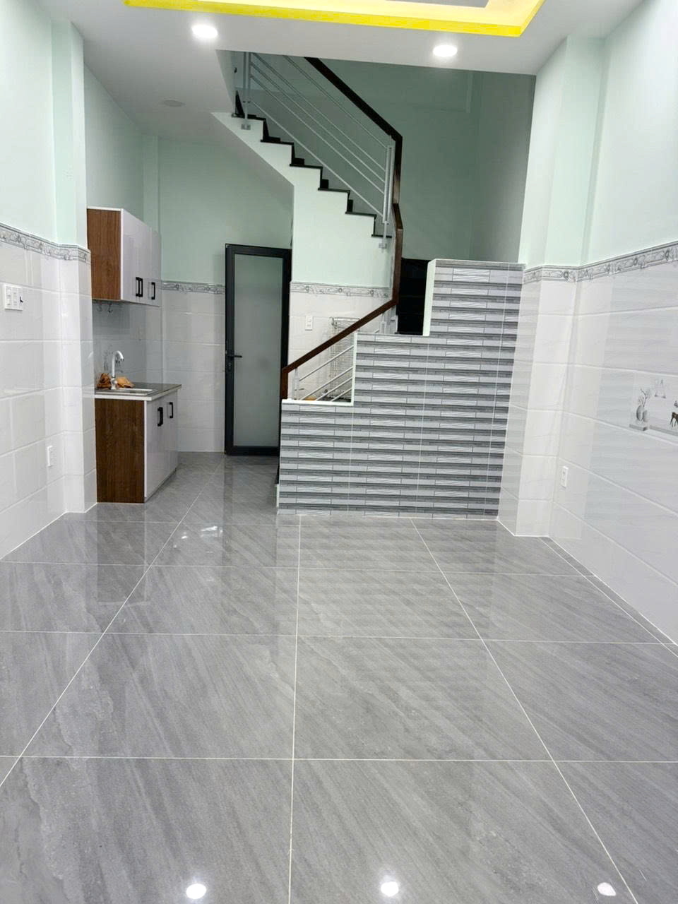 Nhà mới 2lầu/ST cách MT vài căn Tùng Thiện Vương P12Q8 - Ảnh 1