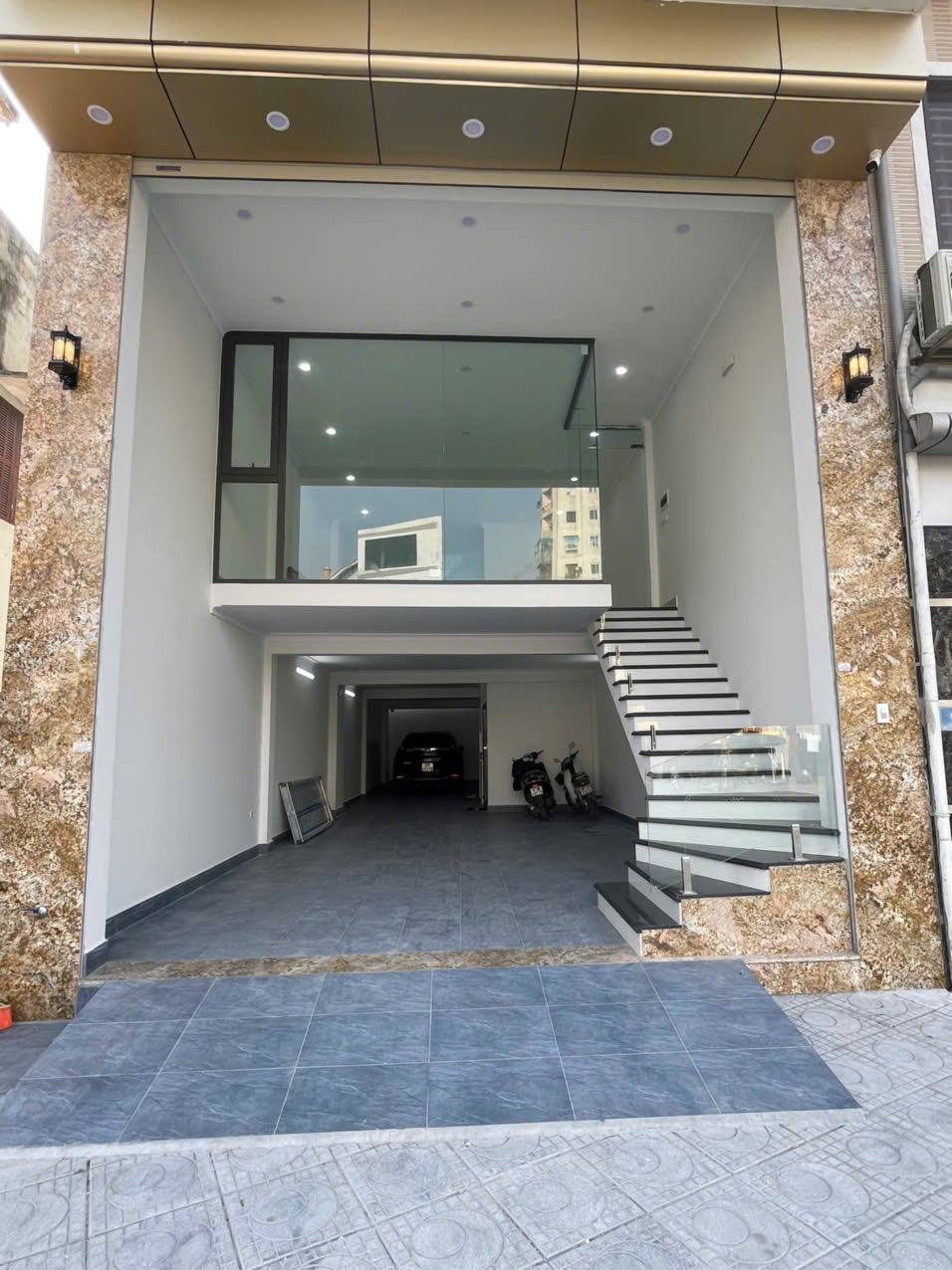 CHO THUÊ MẶT BẰNG: NHÀ 06 TẦNG MỚI XÂY: CHO THUÊ 3TẦNG=300m, 100M2/SÀN, MT 5,6M – MẶT ĐƯỜNG THỊNH - Ảnh 1