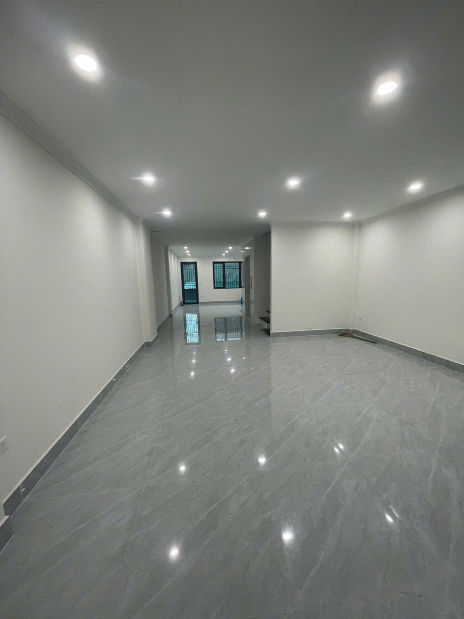 CHO THUÊ MẶT BẰNG: NHÀ 06 TẦNG MỚI XÂY: CHO THUÊ 3TẦNG=300m, 100M2/SÀN, MT 5,6M – MẶT ĐƯỜNG THỊNH - Ảnh 2