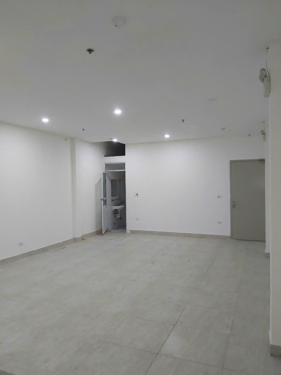 Bán nhà giá tốt MP Hồng Tiến-Long Biên-Hà Nội. Mặt tiền rộng, thang máy. Kinh doanh vô địch(5/9) - Ảnh 1
